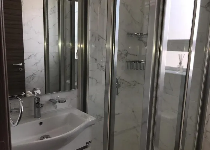 Point - 101moroni Sliema