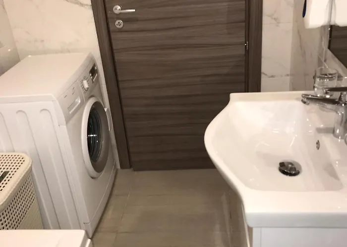 Point - 101moroni Hotel *